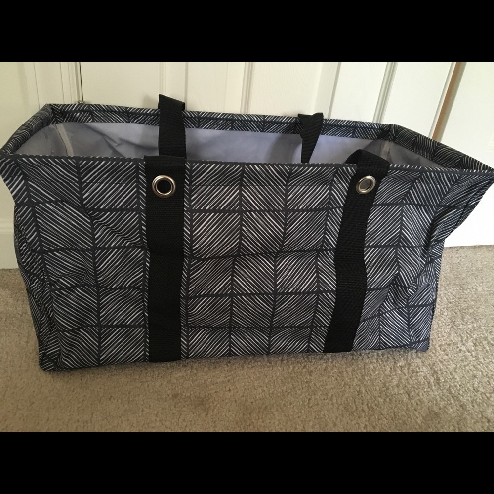 NWT Thirty One Large Utility Tote Chevron Squares